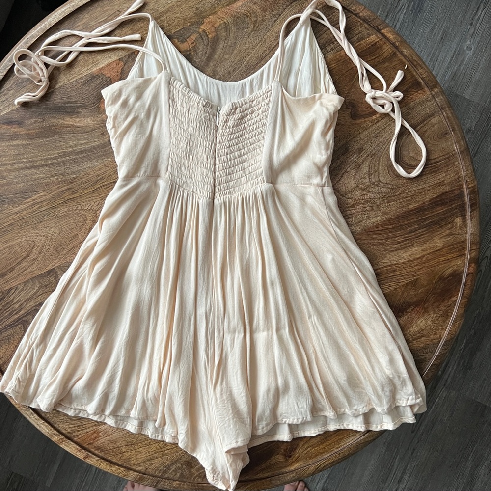 NWT Urban Outfitters Cream Colored Romper Size S - Picture 4 of 5